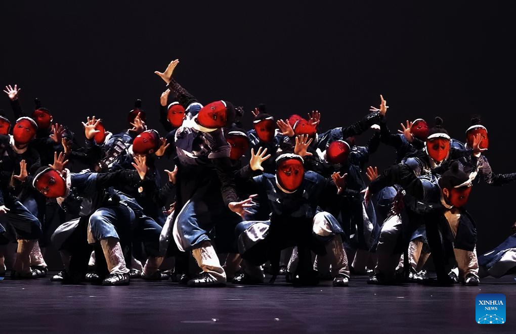 China Focus: Face-changing and Kung Fu -- Chinese culture shines on world street dance stage