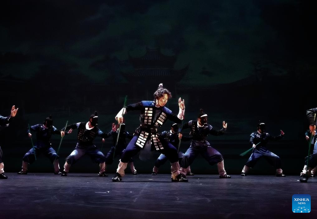 China Focus: Face-changing and Kung Fu -- Chinese culture shines on world street dance stage