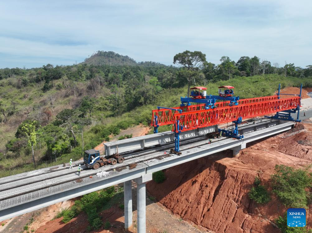 Cambodia's tallest bridge built by Chinese company makes major progress