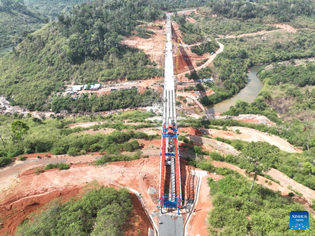 Cambodia's tallest bridge built by Chinese company makes major progress