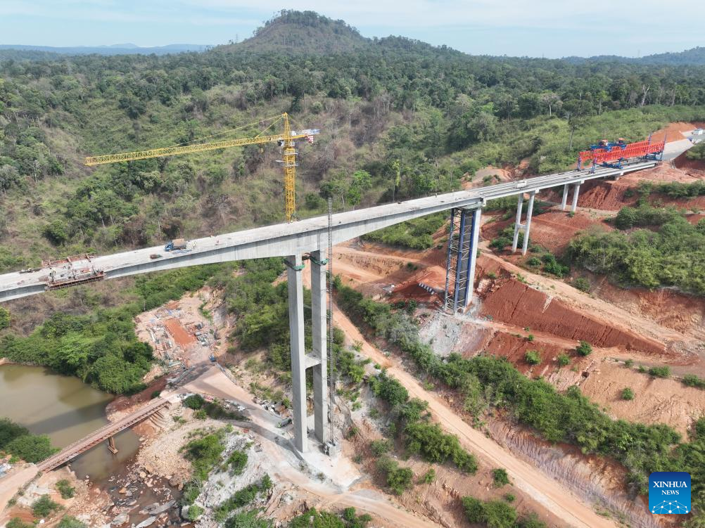 Cambodia's tallest bridge built by Chinese company makes major progress