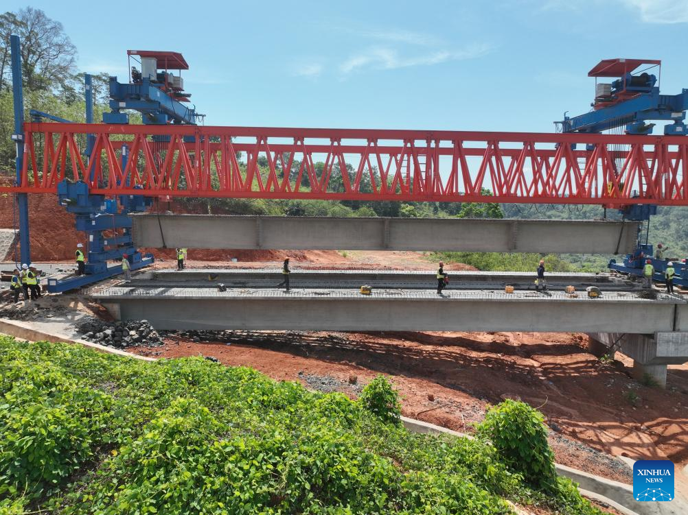 Cambodia's tallest bridge built by Chinese company makes major progress