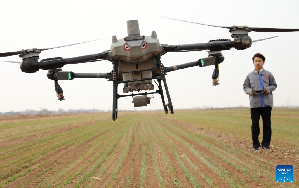 Modern technologies used during spring ploughing across China