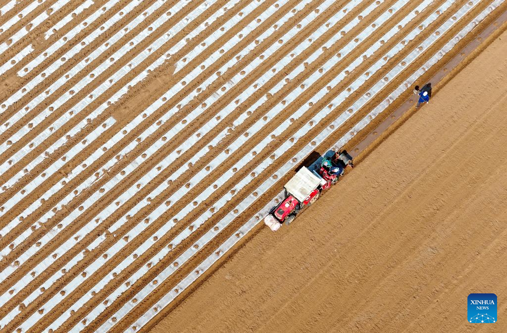 Modern technologies used during spring ploughing across China