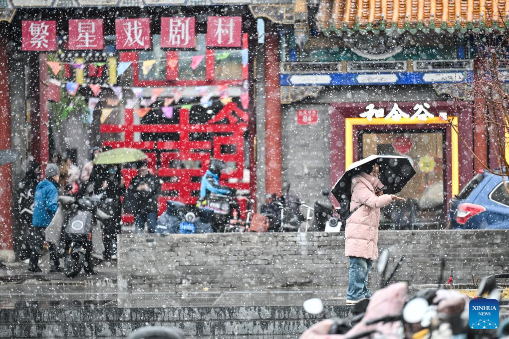 Beijing extends heating season amid cold wave, snowfall