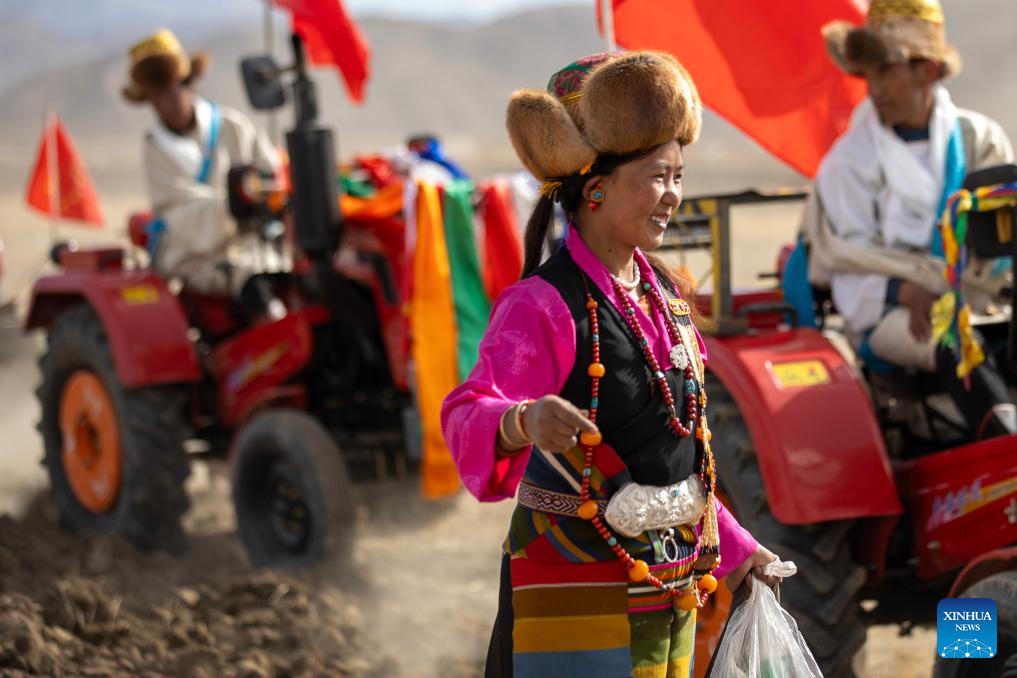 Farmers in SW China's Xizang welcome spring farming