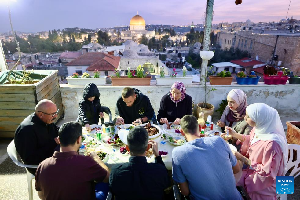 Palestinians have iftar during Ramadan in Jerusalem