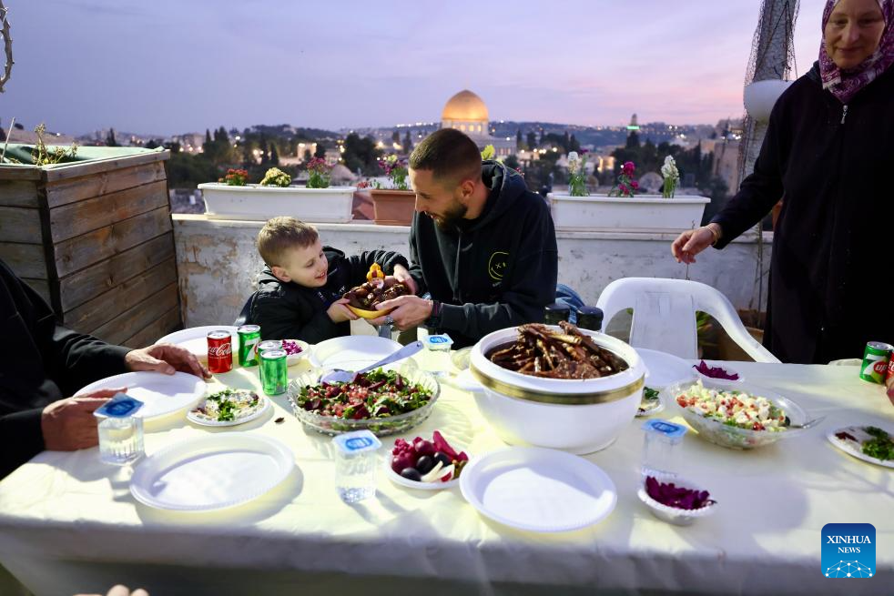 Palestinians have iftar during Ramadan in Jerusalem