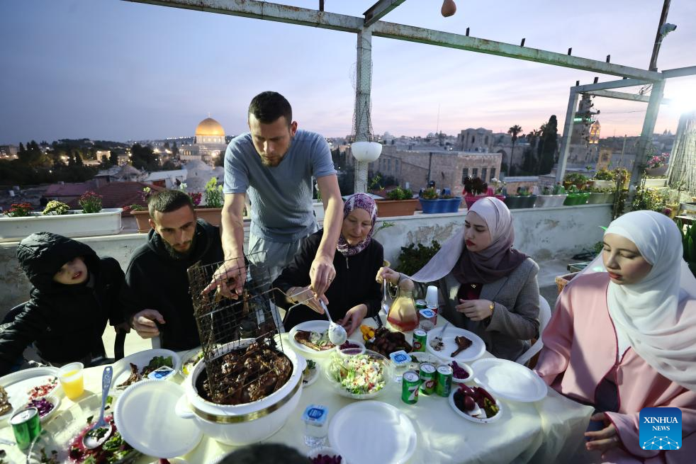 Palestinians have iftar during Ramadan in Jerusalem