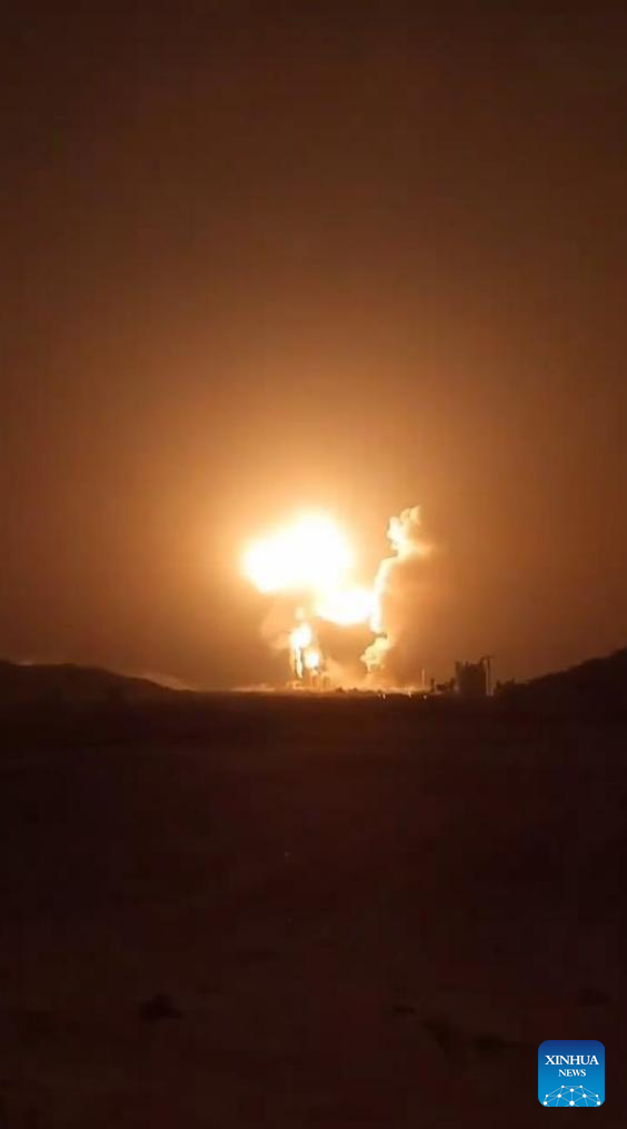 2 killed, 42 injured in Israeli retaliatory airstrikes on Yemen's port city: health authorities