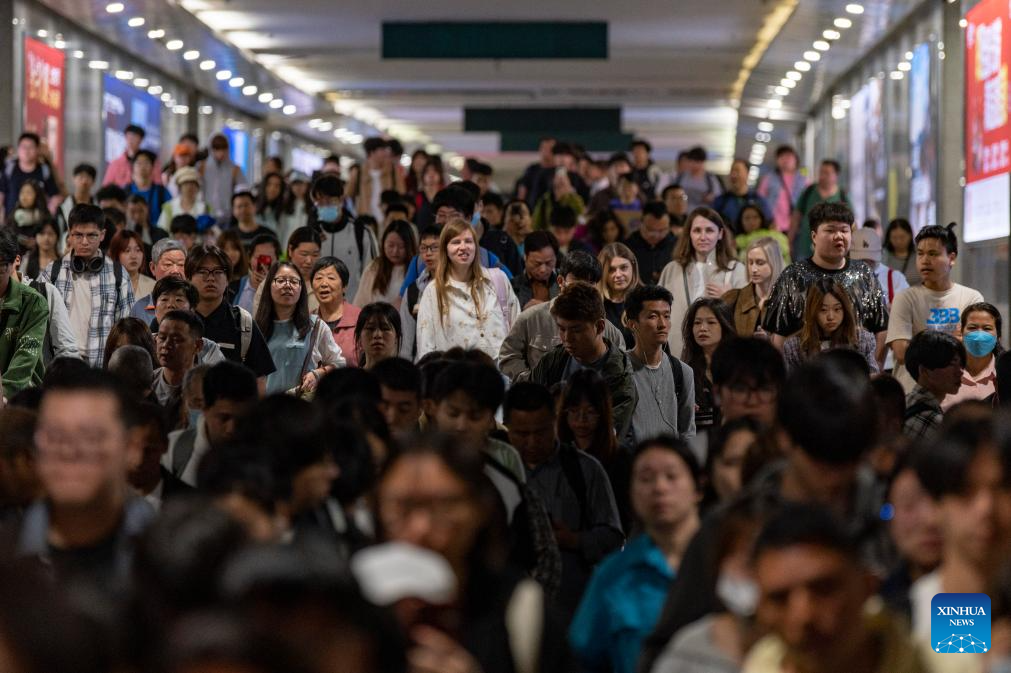 China sees surge in return trips on last day of May Day holiday