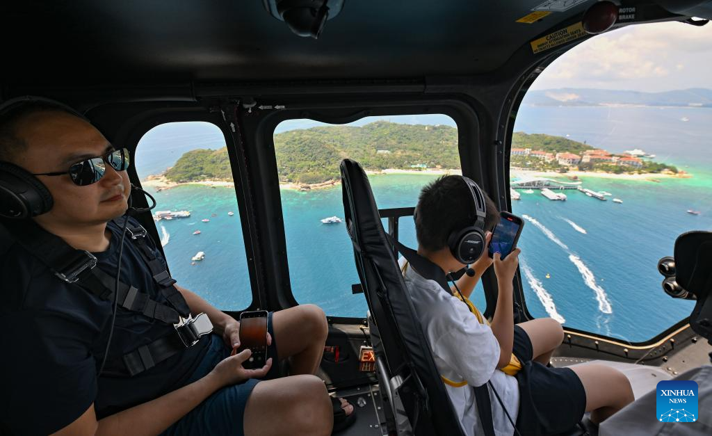 Low-altitude tourism activities become trendy among tourists in China's Hainan