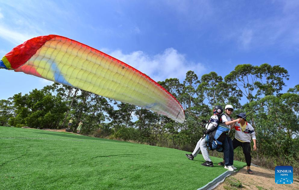 Low-altitude tourism activities become trendy among tourists in China's Hainan