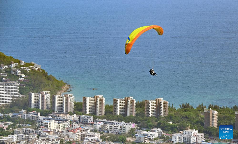Low-altitude tourism activities become trendy among tourists in China's Hainan