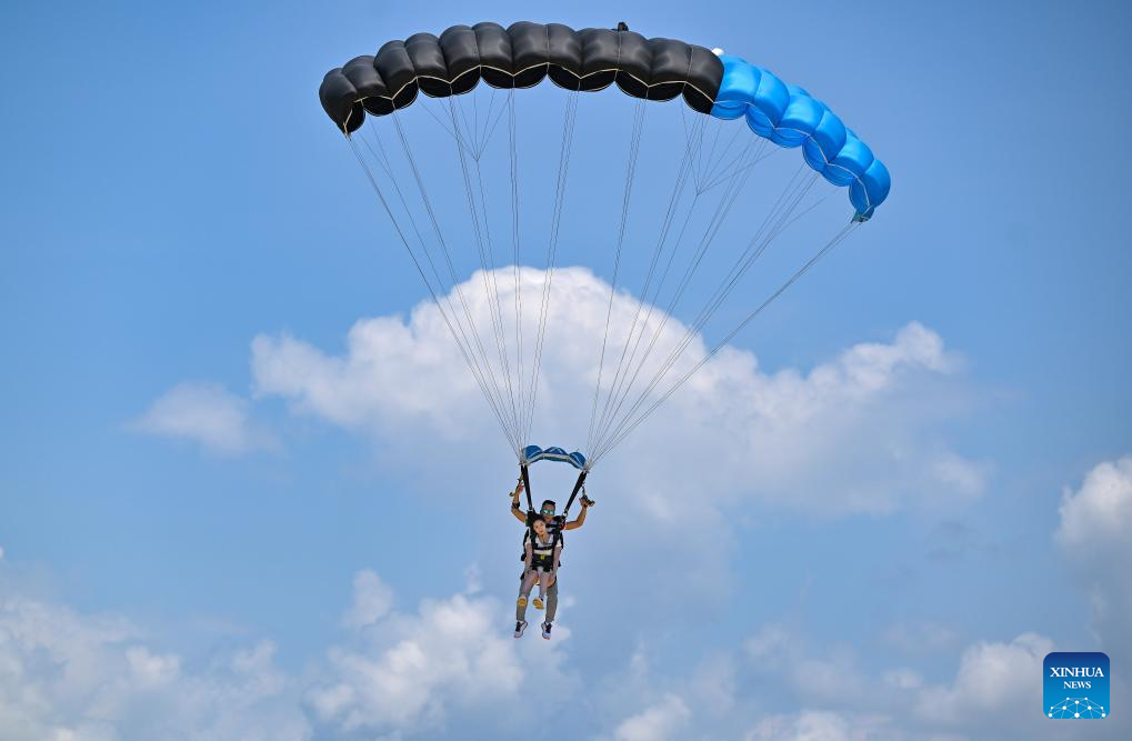 Low-altitude tourism activities become trendy among tourists in China's Hainan