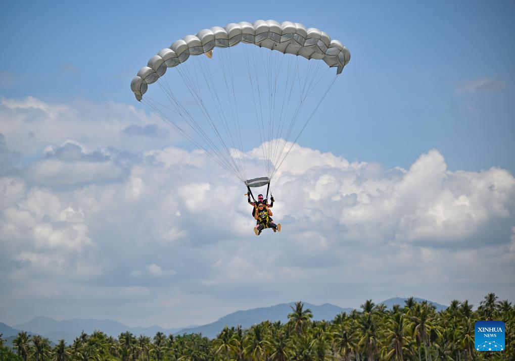 Low-altitude tourism activities become trendy among tourists in China's Hainan
