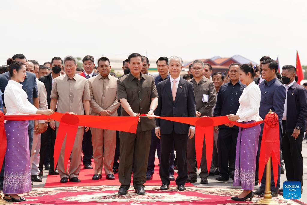 Cambodia inaugurates 3 China-funded national roads in southwestern provinces