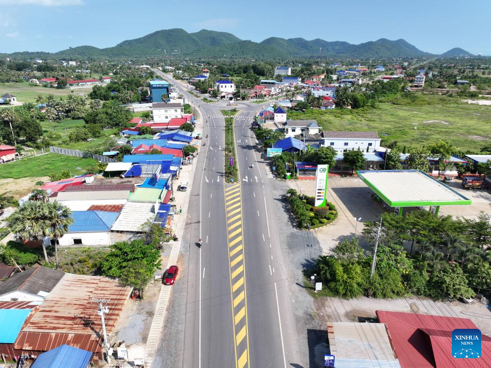 Cambodia inaugurates 3 China-funded national roads in southwestern provinces