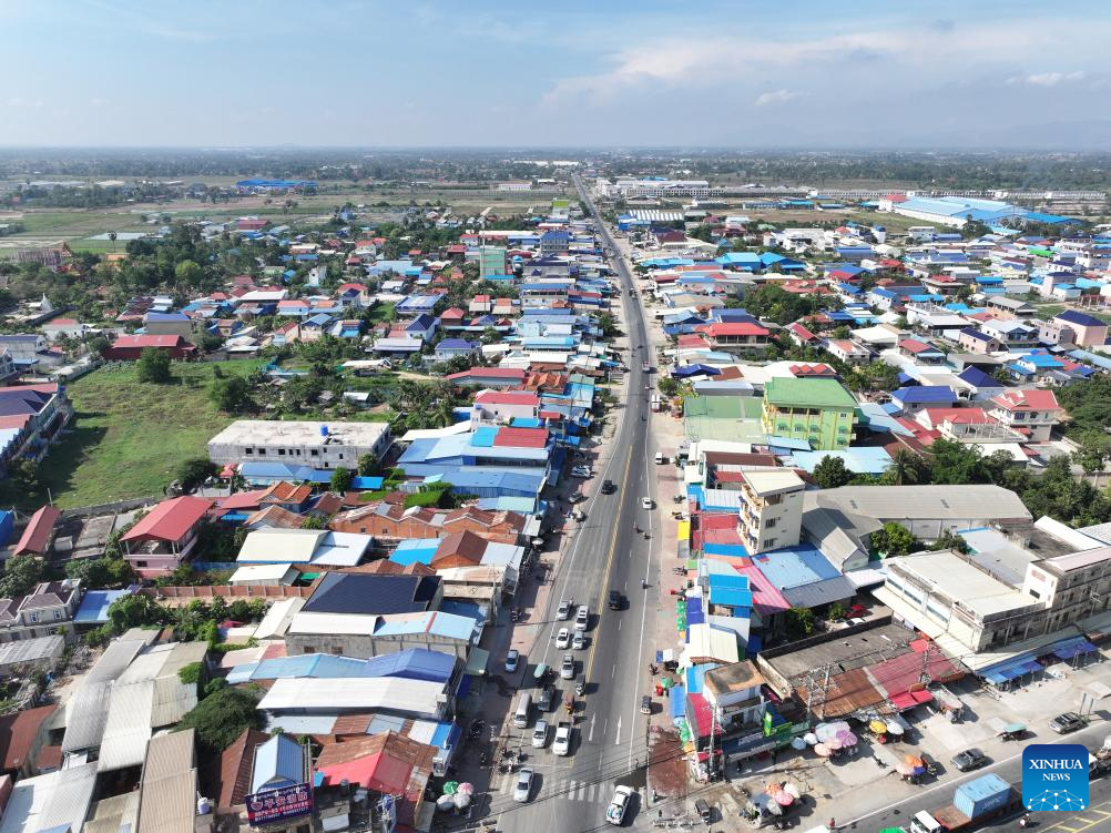 Cambodia inaugurates 3 China-funded national roads in southwestern provinces