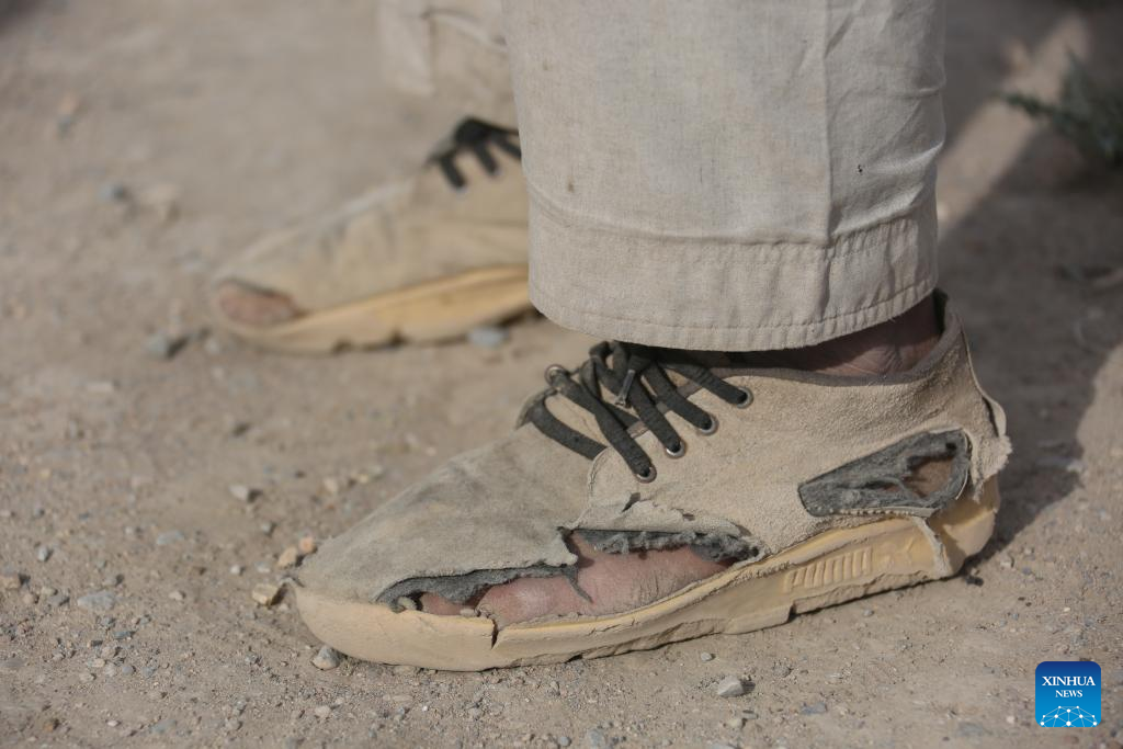 Feature: Afghan workers struggle amid debts, unemployment