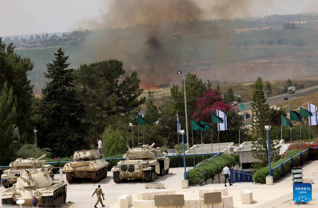 Large wildfire near Jerusalem forces evacuations, closes major highway