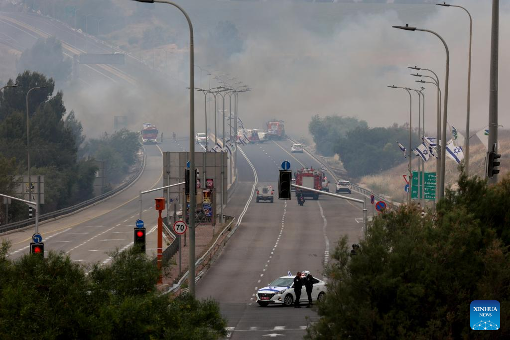 Large wildfire near Jerusalem forces evacuations, closes major highway