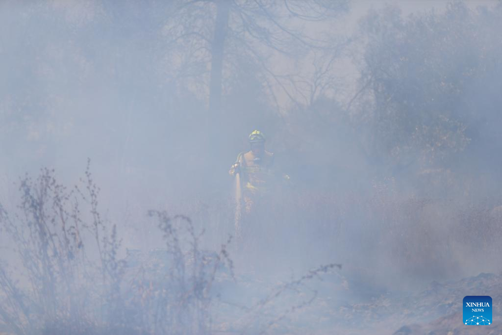 Large wildfire near Jerusalem forces evacuations, closes major highway