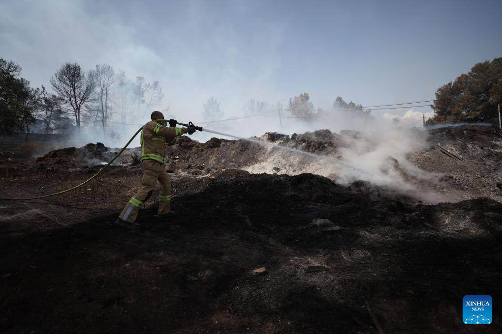 Large wildfire near Jerusalem forces evacuations, closes major highway