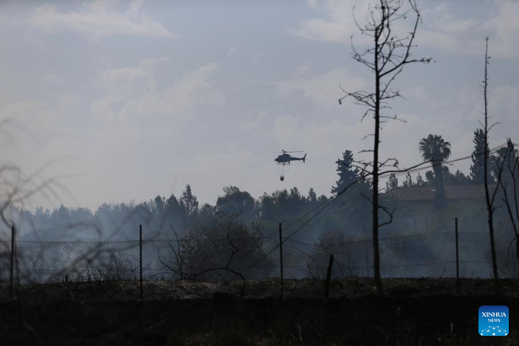 Large wildfire near Jerusalem forces evacuations, closes major highway