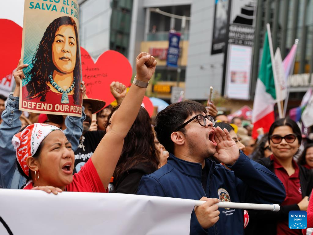 Large crowds turn out for Int'l Workers' Day rally in Los Angeles