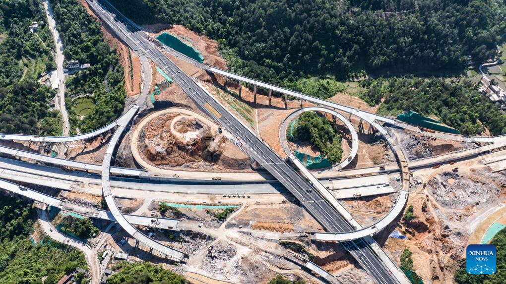 Guiyang-Pingtang expressway under construction in China's Guizhou