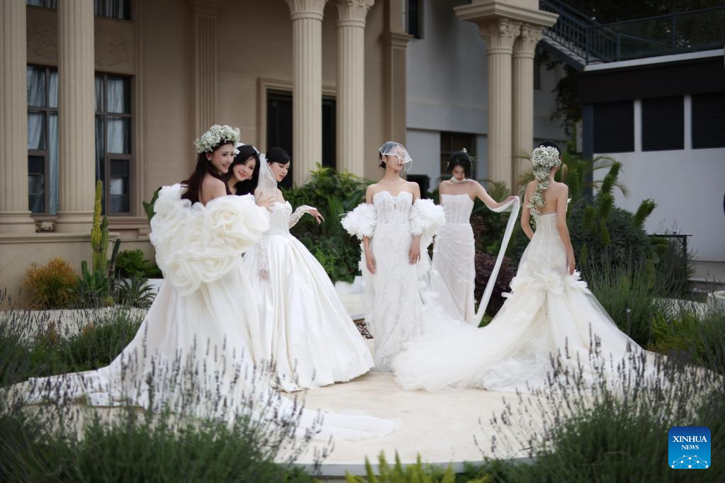 China's hassle-free marriage rule fuels travel, consumption