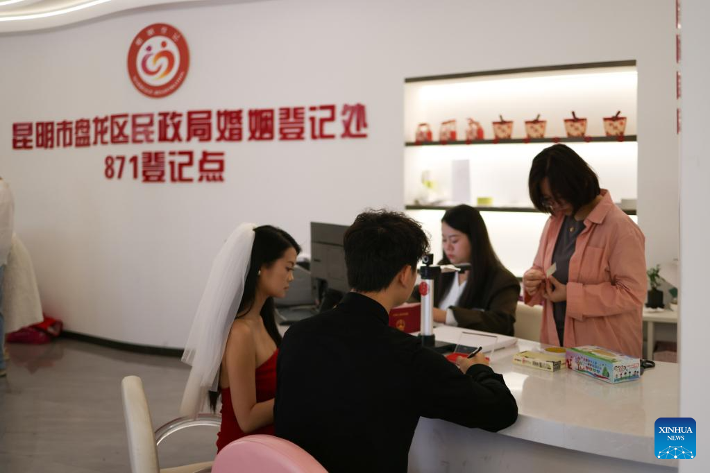 China's hassle-free marriage rule fuels travel, consumption