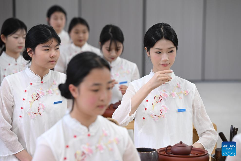A glimpse of thriving tea industry in Wuyishan, China's Fujian