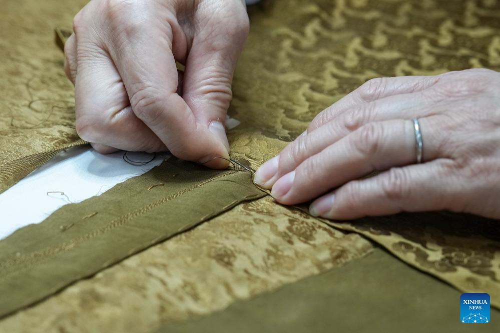 Pic story of silk restorers at Suzhou Silk Museum in China's Jiangsu