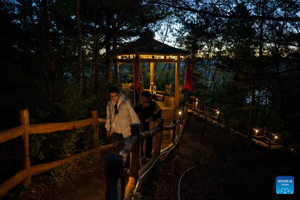 Jinzu Peak scenic area attracts tourists with stunning sunrise