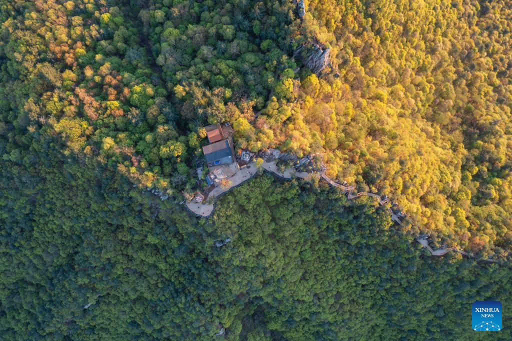 Jinzu Peak scenic area attracts tourists with stunning sunrise