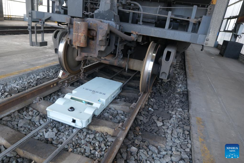 China Focus: China introduces robotic inspection of freight trains