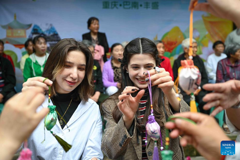 Int'l students attend cultural experience activity ahead of Dragon Boat Festival in Chongqing