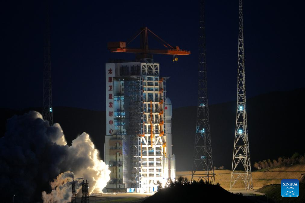 China launches internet satellite group