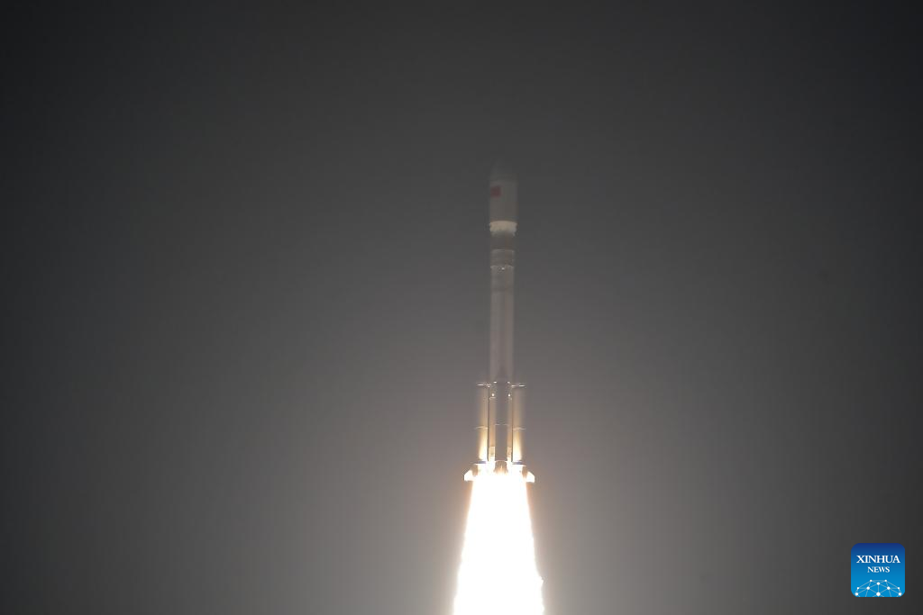 China launches internet satellite group