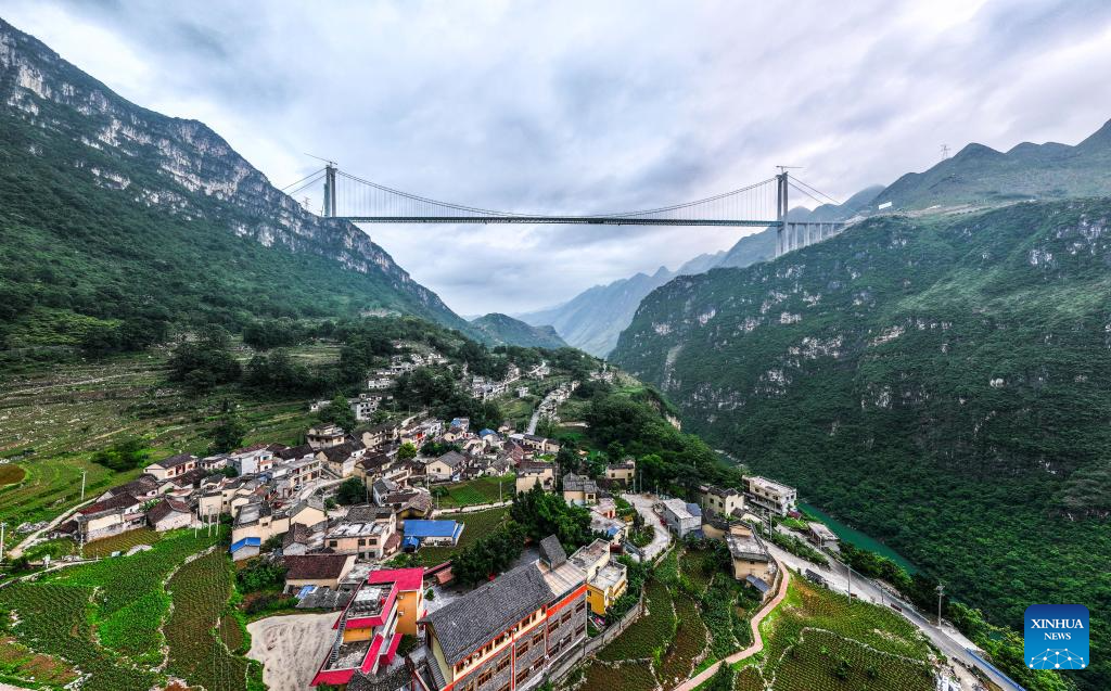 World's tallest bridge nears completion in SW China