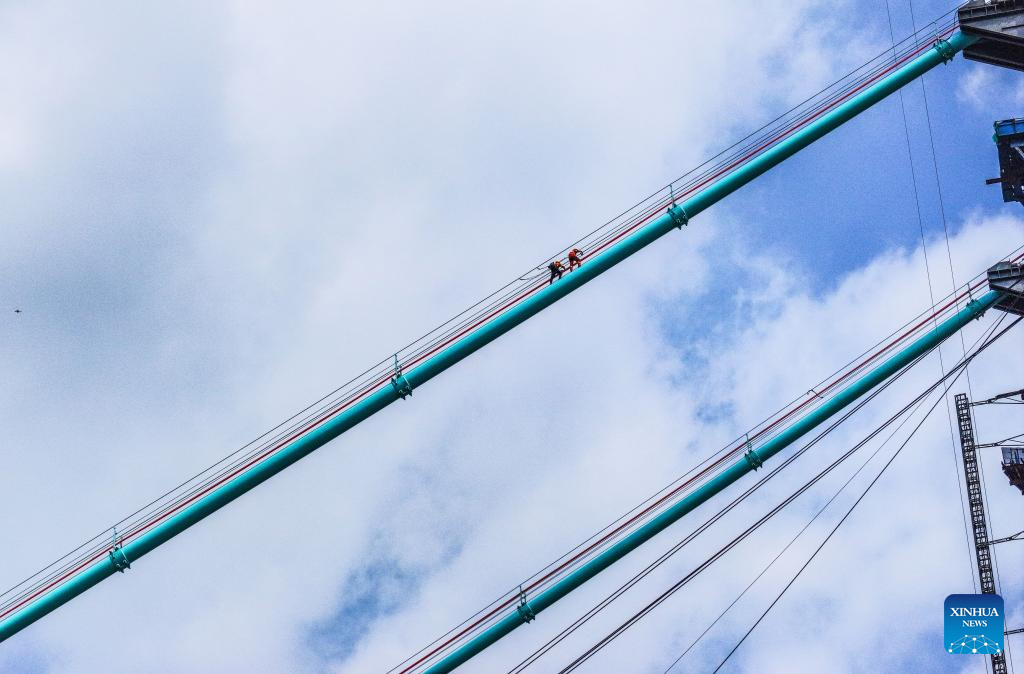 World's tallest bridge nears completion in SW China
