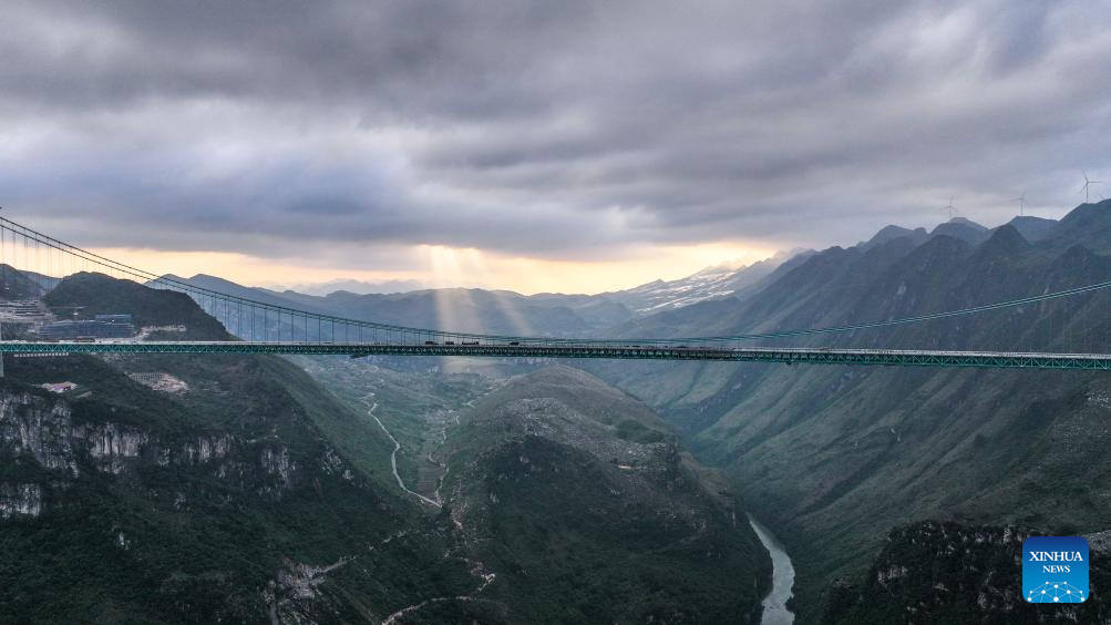 World's tallest bridge nears completion in SW China