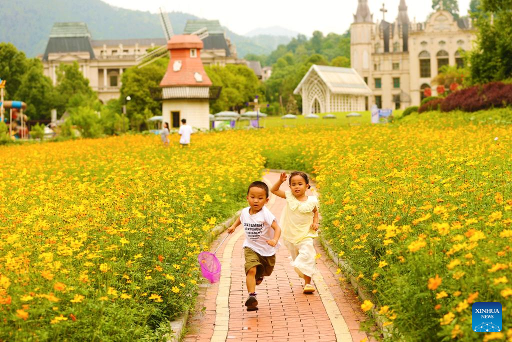 Visitors delight in summer blossoms across China