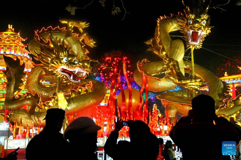 Lantern and animatronic dinosaur production thrives in SW China