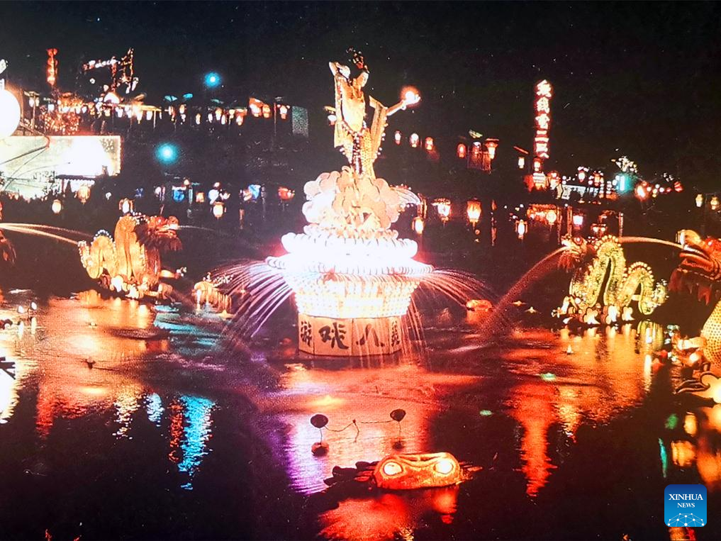 Lantern and animatronic dinosaur production thrives in SW China