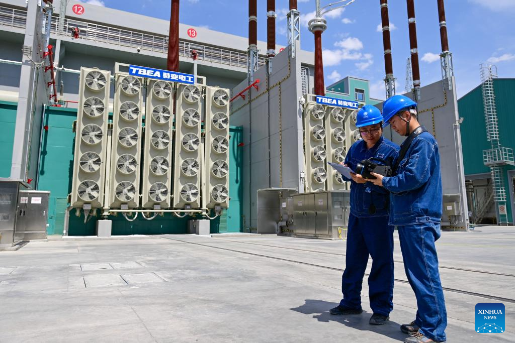 New ultra-high voltage project begins operation to deliver power from Xinjiang to Chongqing