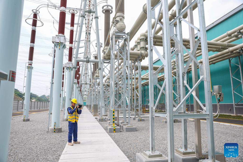 New ultra-high voltage project begins operation to deliver power from Xinjiang to Chongqing