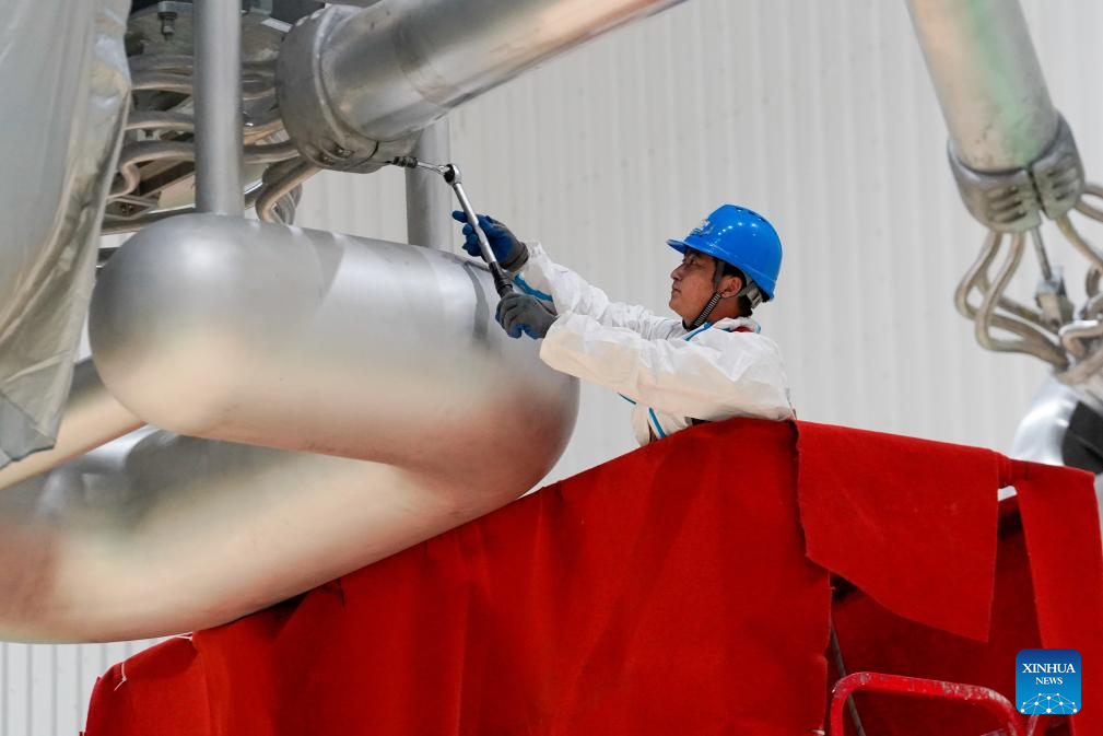 New ultra-high voltage project begins operation to deliver power from Xinjiang to Chongqing